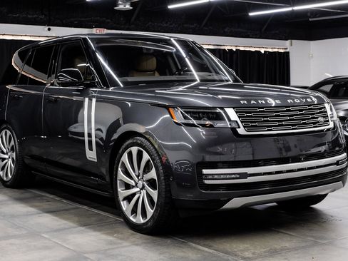 Used 2023 Land Rover Range Rover Autobiography image 10