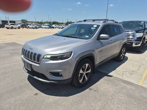 Used 2019 Jeep Cherokee Limited w/ Technology Group AWD/4WD image 4