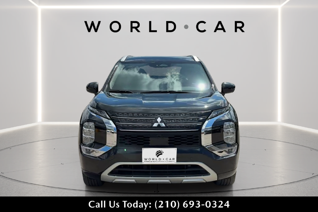 Used 2024 Mitsubishi Outlander SEL FWD image 2