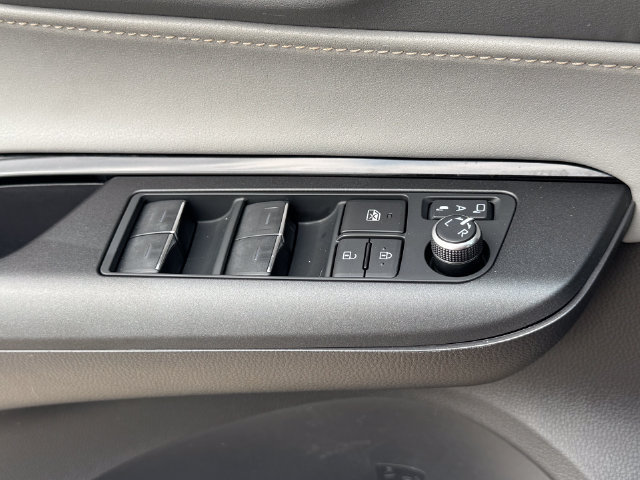 Used 2024 Toyota Venza LE AWD/4WD image 29