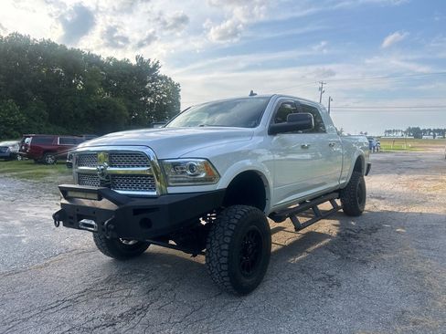 Used 2015 RAM 2500 Laramie AWD/4WD image 3