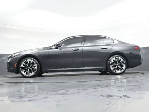 Used 2025 BMW i5 eDrive40i w/ Premium Package RWD image 38