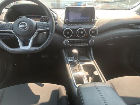 Used 2025 Nissan Sentra SV FWD image 17