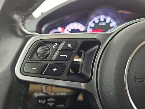 Used 2021 Porsche Cayenne AWD/4WD image 17