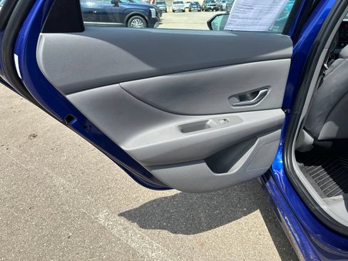 Used 2023 Hyundai Elantra SEL w/ Convenience Package FWD image 18