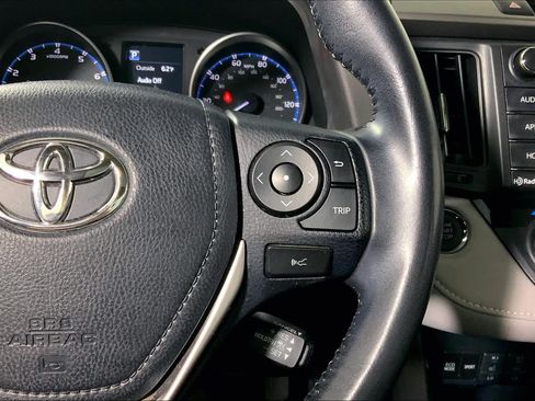 Used 2018 Toyota RAV4 XLE AWD/4WD image 25