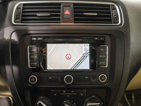 Used 2012 Volkswagen Jetta SEL image 6