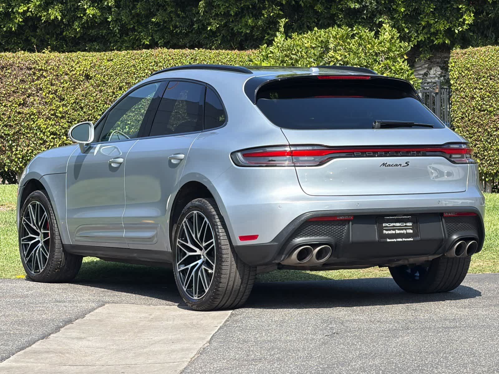 Certified 2024 Porsche Macan S AWD/4WD image 3