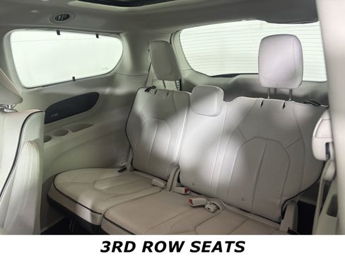 Used 2021 Chrysler Pacifica Limited w/ Premium & Safety Sphere Group image 12
