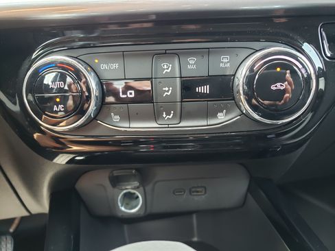 Used 2024 Chevrolet Trax LT w/ Driver Confidence Package FWD image 24