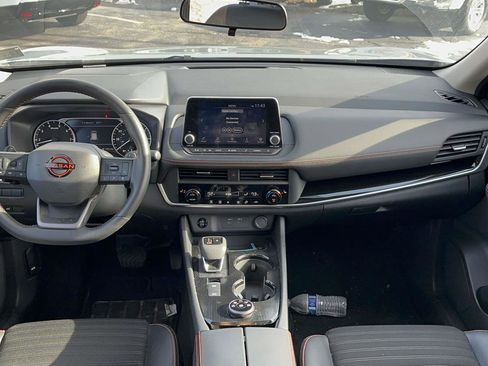 Used 2025 Nissan Rogue SV image 11