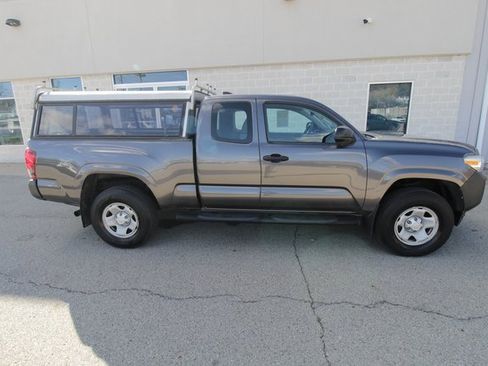 Used 2018 Toyota Tacoma SR5 image 12