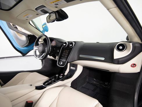 Used 2023 McLaren GT image 23