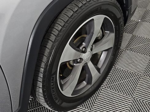 Used 2019 Jeep Cherokee Limited FWD image 3