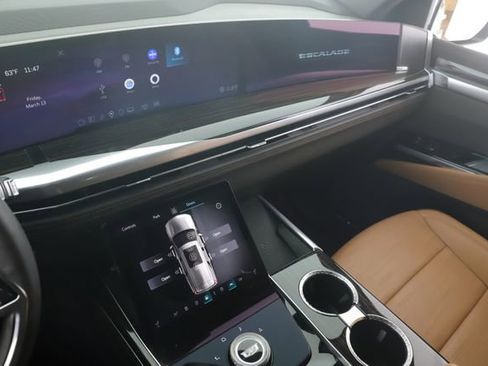 Used 2025 Cadillac Escalade Premium Luxury w/ Touring Package image 28