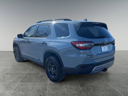 Certified 2025 Honda Pilot TrailSport image 4