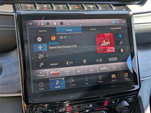 Certified 2023 Jeep Grand Cherokee Limited w/ Black Appearance Package image 17