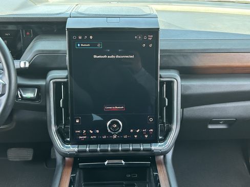 Certified 2025 GMC Yukon XL Denali AWD/4WD image 18