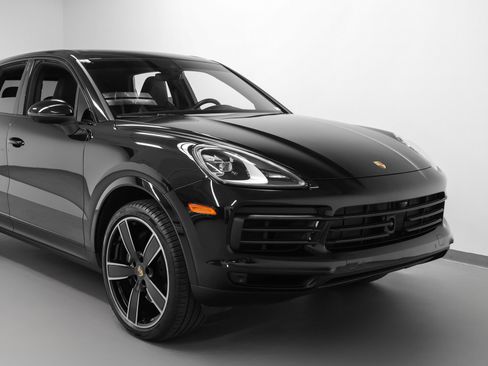 Used 2023 Porsche Cayenne Platinum Edition image 9
