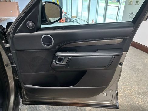 Used 2017 Land Rover Discovery HSE Luxury image 17