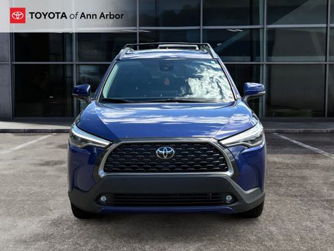 Used 2022 Toyota Corolla Cross XLE w/ Convenience Package AWD/4WD image 5
