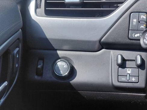 Used 2019 Chevrolet Tahoe LS w/ Enhanced Driver Alert Package RWD image 21