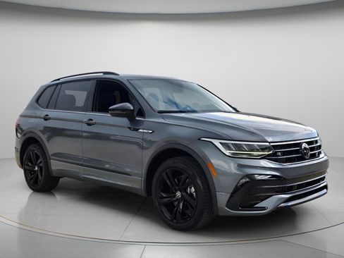 Certified 2024 Volkswagen Tiguan SE R-Line AWD/4WD image 8