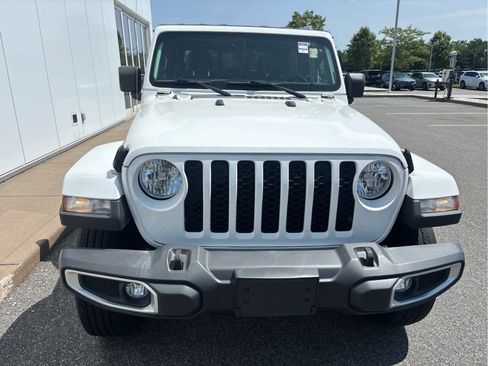 Used 2022 Jeep Gladiator Sport AWD/4WD image 2