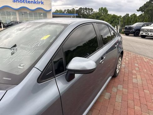 Used 2020 Toyota Corolla LE FWD image 5