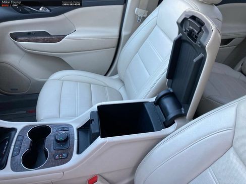 Used 2021 GMC Acadia Denali w/ GMC Pro Grade Package AWD/4WD image 37