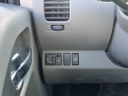 Used 2011 Nissan Frontier SL RWD image 18