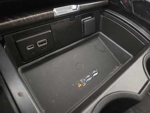 Used 2022 GMC Yukon XL Denali w/ Denali Premium Package image 29