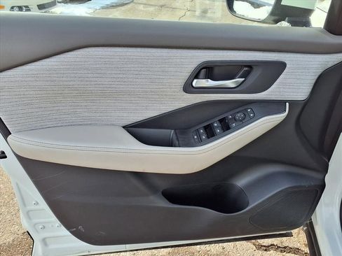 Used 2023 Nissan Rogue SV image 14