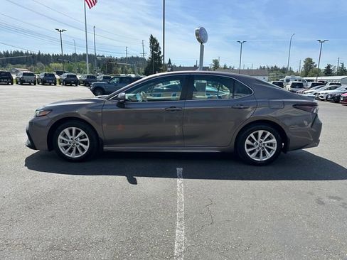 Used 2024 Toyota Camry SE FWD image 5