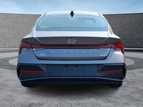 Used 2024 Hyundai Elantra Limited FWD image 3
