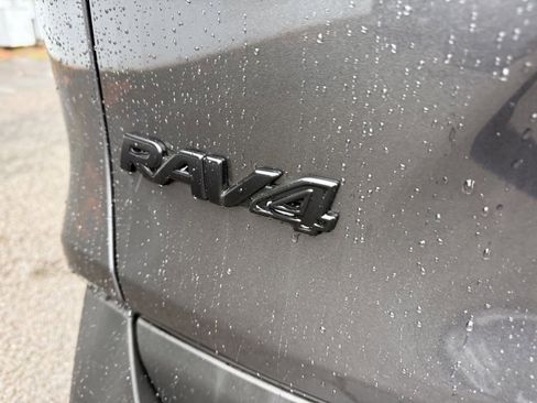 Certified 2022 Toyota RAV4 XLE image 7