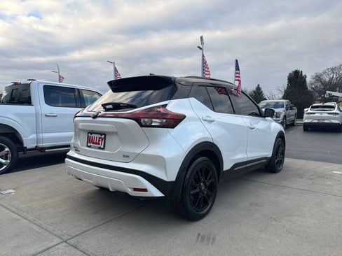 Used 2022 Nissan Kicks SR w/ Premium Package image 9