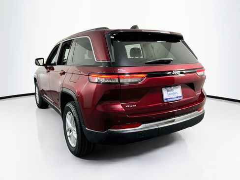 Used 2023 Jeep Grand Cherokee Laredo AWD/4WD image 7