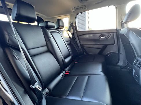 Used 2023 Nissan Rogue SV w/ SV Premium Package image 18