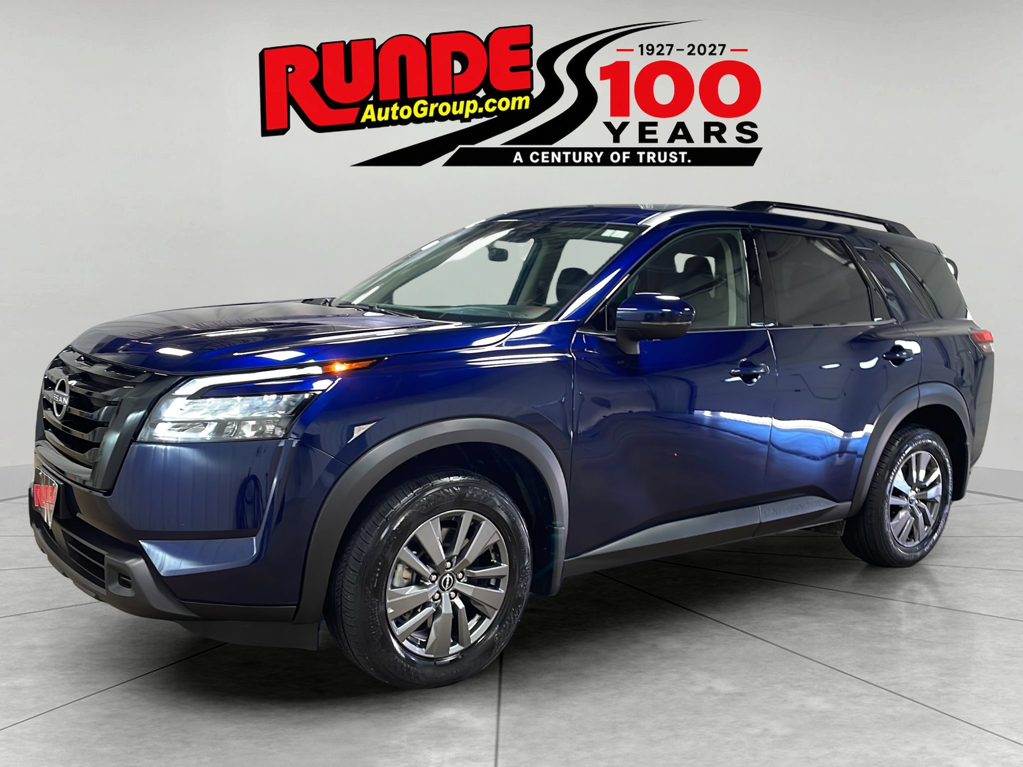Used 2025 Nissan Pathfinder SV w/ Black Appearance Package AWD/4WD image 1