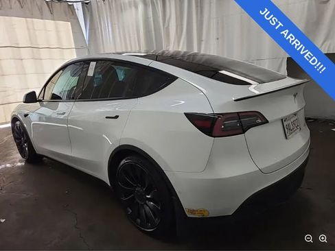Used 2022 Tesla Model Y Performance image 3