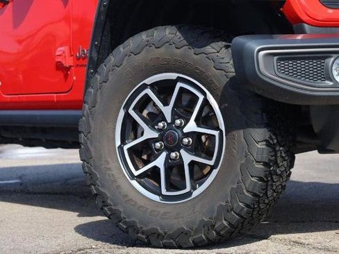 Used 2025 Jeep Wrangler Unlimited Rubicon image 3