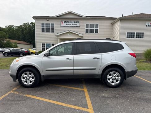 Used 2012 Chevrolet Traverse LS FWD image 1