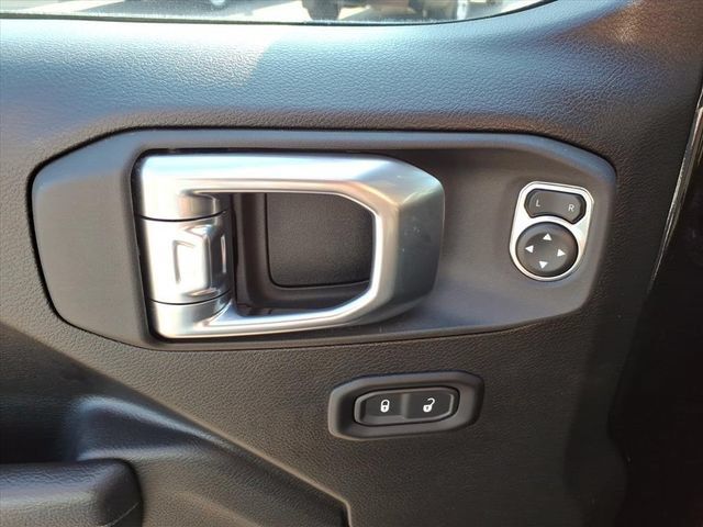 Used 2025 Jeep Gladiator Sport AWD/4WD image 16