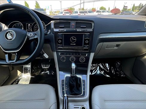 Used 2019 Volkswagen Golf Alltrack S image 17