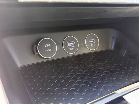 Used 2025 Genesis G70 2.5T AWD/4WD image 9