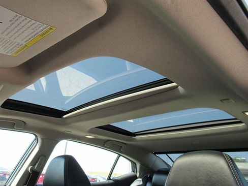 Used 2016 Nissan Maxima Platinum w/ Interior Lighting Package image 38