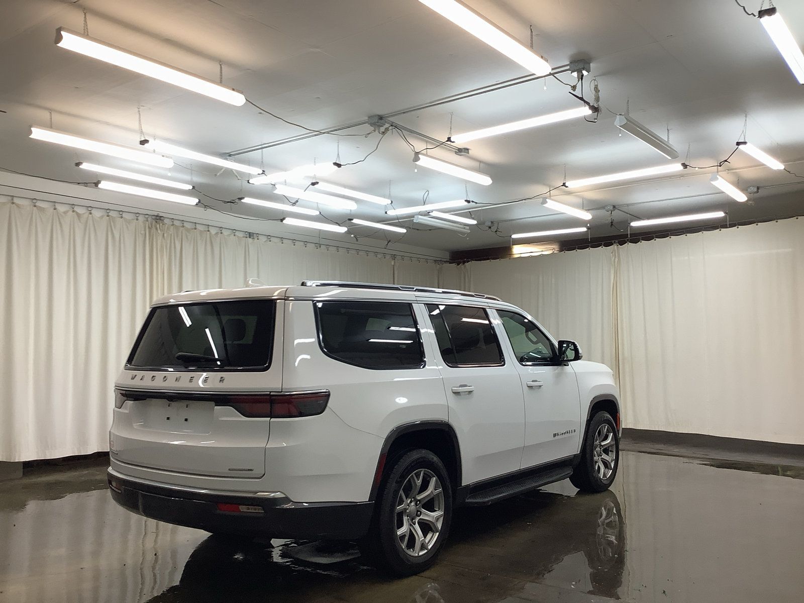 Used 2022 Jeep Wagoneer Series II AWD/4WD image 5