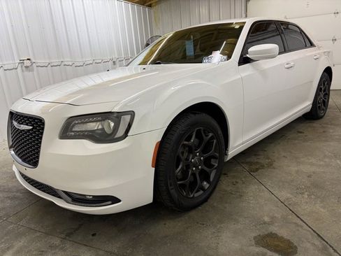 Used 2019 Chrysler 300 S image 3
