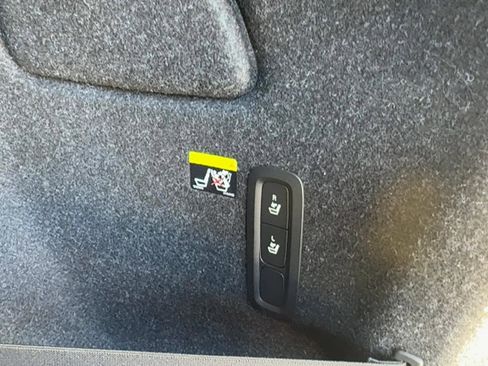 Used 2019 Volvo XC40 T5 R-Design image 28